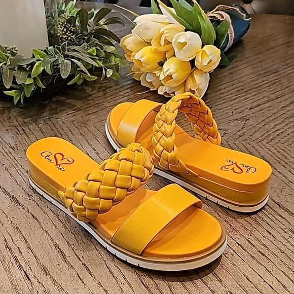 Wedge braided sandal yellow 8.5 NWOT Mia - Picture 9 of 9